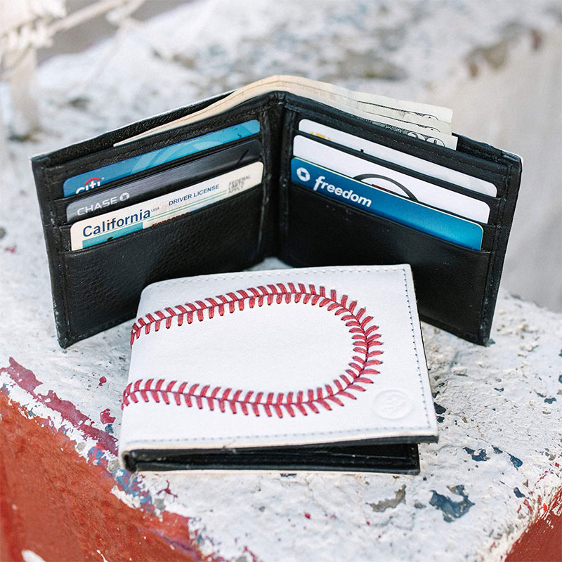12+ Excellent Gifts For Baseball Lovers in 2021 3 gifts-for-baseball-lovers-wallet