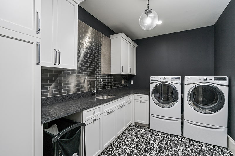 15 Best Laundry Room Wall Decor Ideas That Will Inspire You 4 Black and white laundry