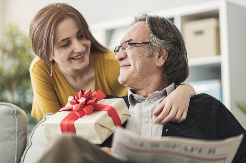 How To Pick A Birthday Gift For Dad Who Has Everything? 4 present for dad birthday