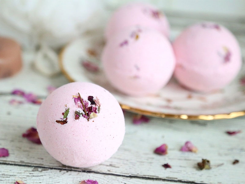 20 Outstanding Christmas Gift Ideas For Mom Who Has Everything 14 Rose bath bombs