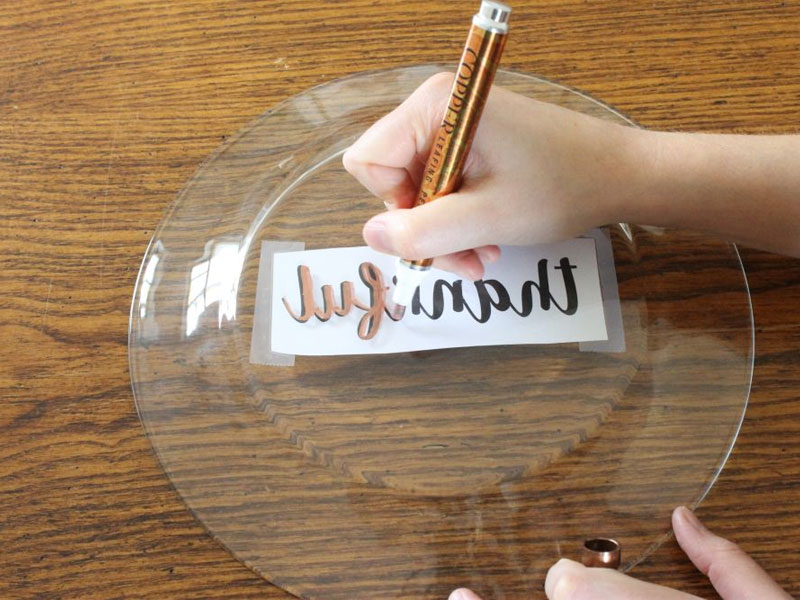 20 Outstanding Christmas Gift Ideas For Mom Who Has Everything 15 DIY Christmas dinner plates