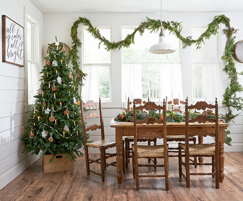 Top 20 Christmas Home Decor Ideas You'll Fall In Love With 20 garland decorating idea