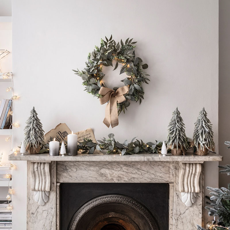 26 Fabulous Farmhouse Christmas Decor Ideas For Joyful Home 11 Farmhouse Christmas Wreath