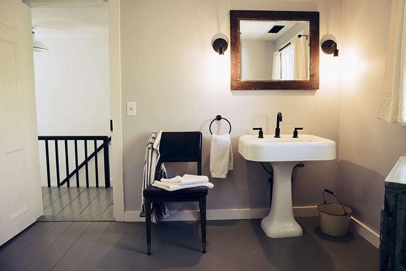 20+ Modern Farmhouse Bathroom Design Inspirations For 2021 11 modern farmhouse bathroom