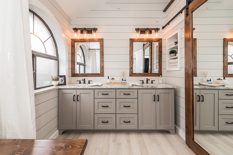 20+ Modern Farmhouse Bathroom Design Inspirations For 2021 22 modern farmhouse bathroom modern farmhouse bathroom