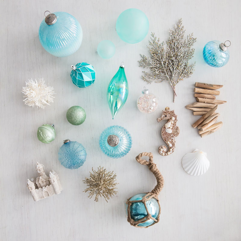 21 Festive And Trendy Christmas Living Room Decor Ideas 5 Christmas Living Room Decor
