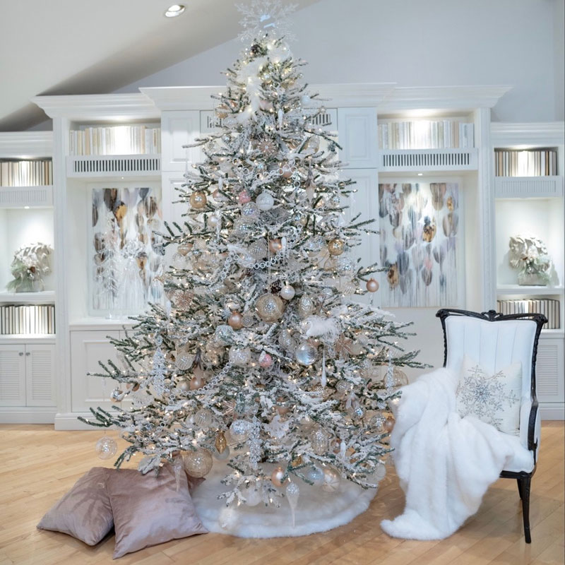 21 Festive And Trendy Christmas Living Room Decor Ideas 8 White Christmas tree