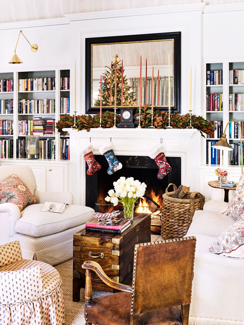 21 Festive And Trendy Christmas Living Room Decor Ideas 13 Christmas mantel decor