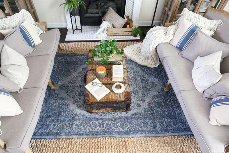 33 Fresh Spring Living Room Decor Ideas & Color Palettes For Farmhouse 22 Spring living room decor