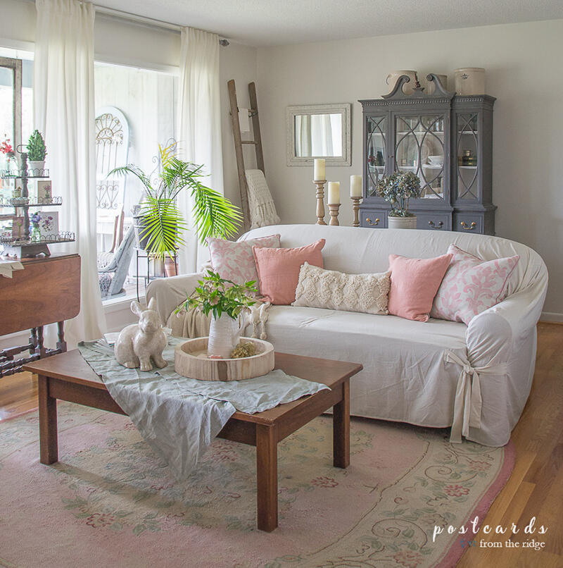 33 Fresh Spring Living Room Decor Ideas & Color Palettes For Farmhouse 26 Spring living room decor