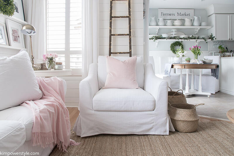 33 Fresh Spring Living Room Decor Ideas & Color Palettes For Farmhouse 24 Spring living room decor