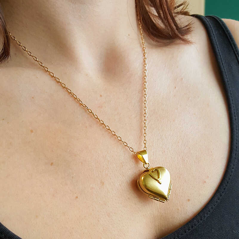 30+ Romantic Valentine's Day Gifts For Wife To Unwrap This Year 16 valentine gifts for wife